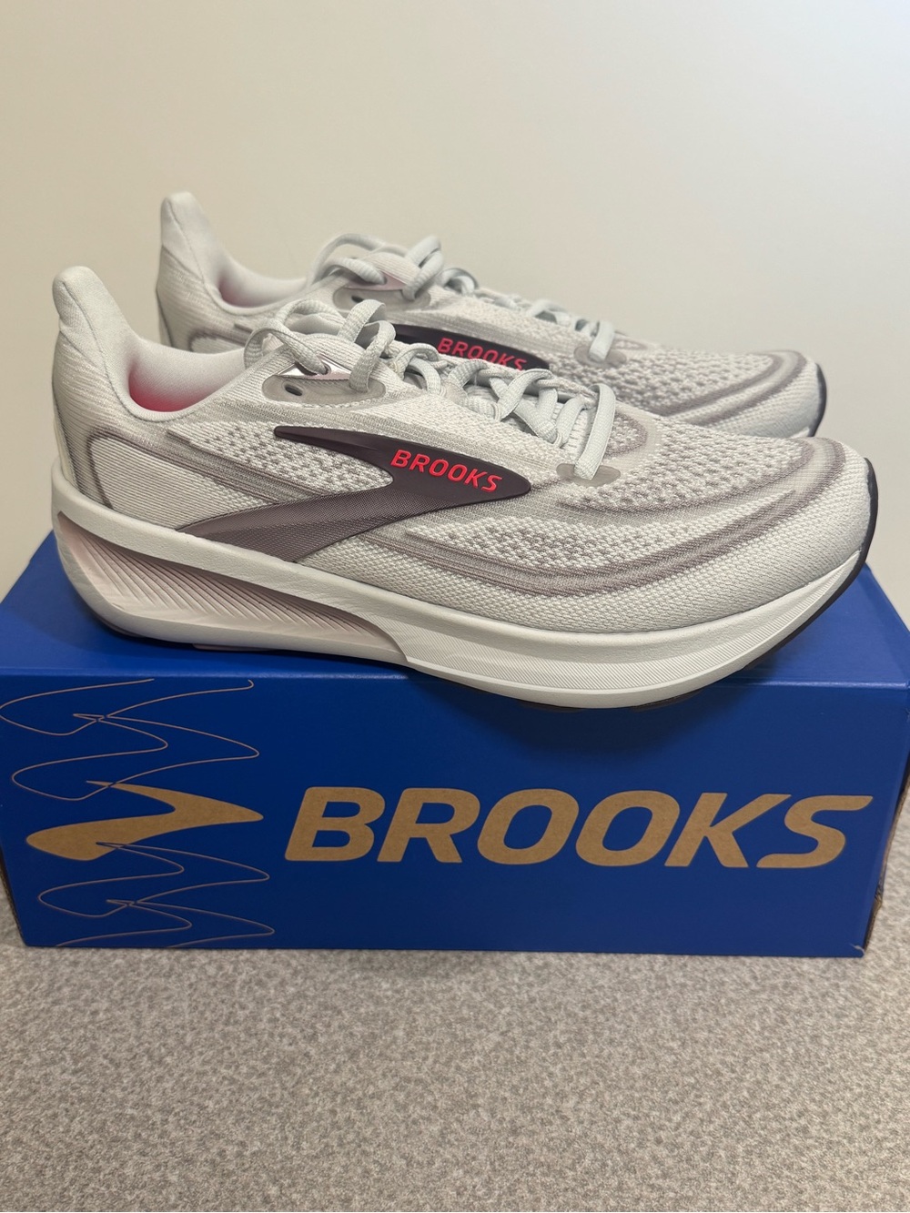 Brooks Revel 9 Grey Rose Raisin Womens Size 6